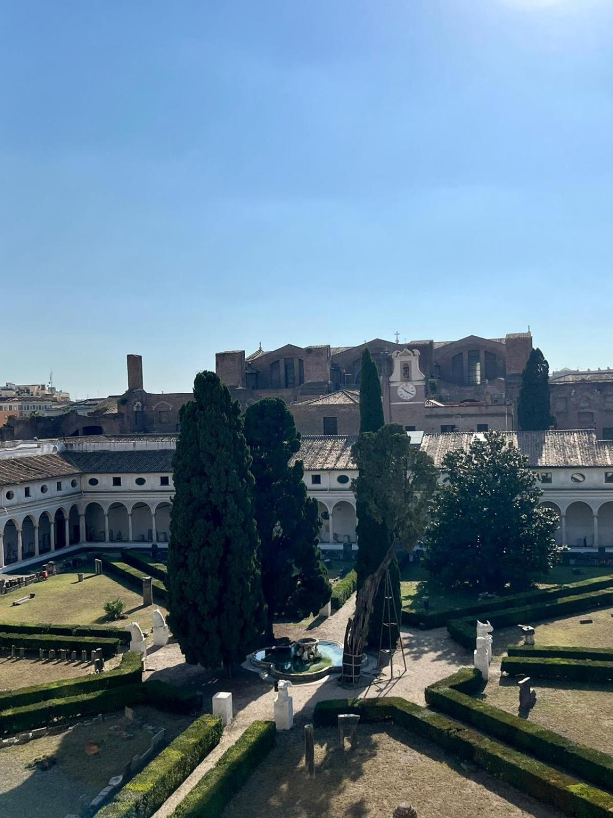 Camera X2 Con Magnifica Vista Sul Chiostro Di Michelangelo E Le Terme Di Diocleziano Rome Exterior photo